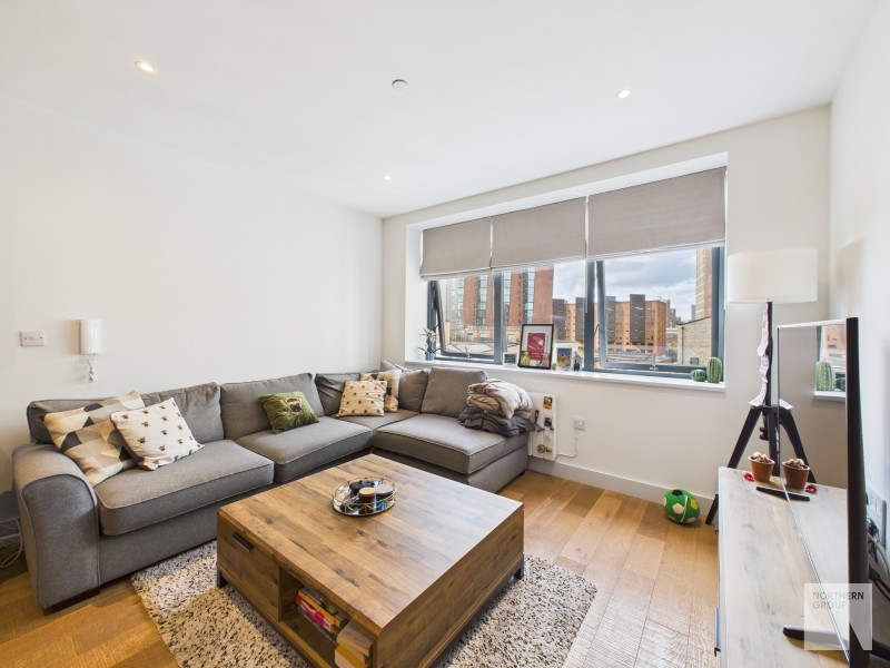 Apt 92 :: One Vesta Street image 4