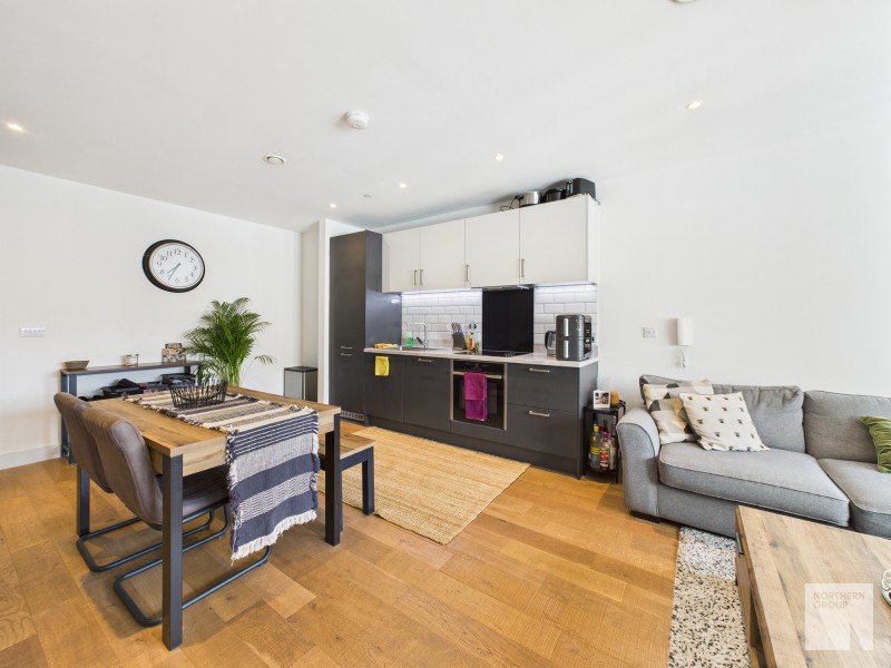 Apt 92 :: One Vesta Street image 5